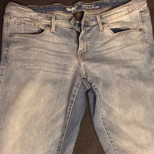 Light washed denim jeans